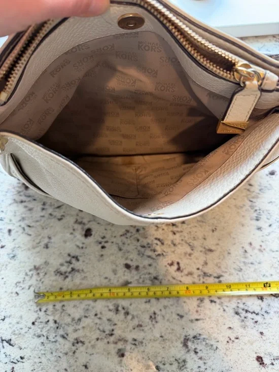 Michael Kors Cream Pebbled Leather Shoulder Bag with Gold Hardware - Picture 6 of 12